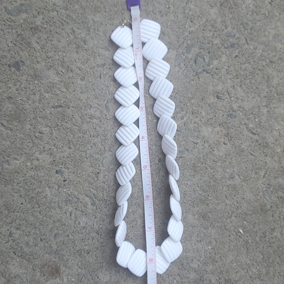 RELISTED White necklace - Picture 3 of 3